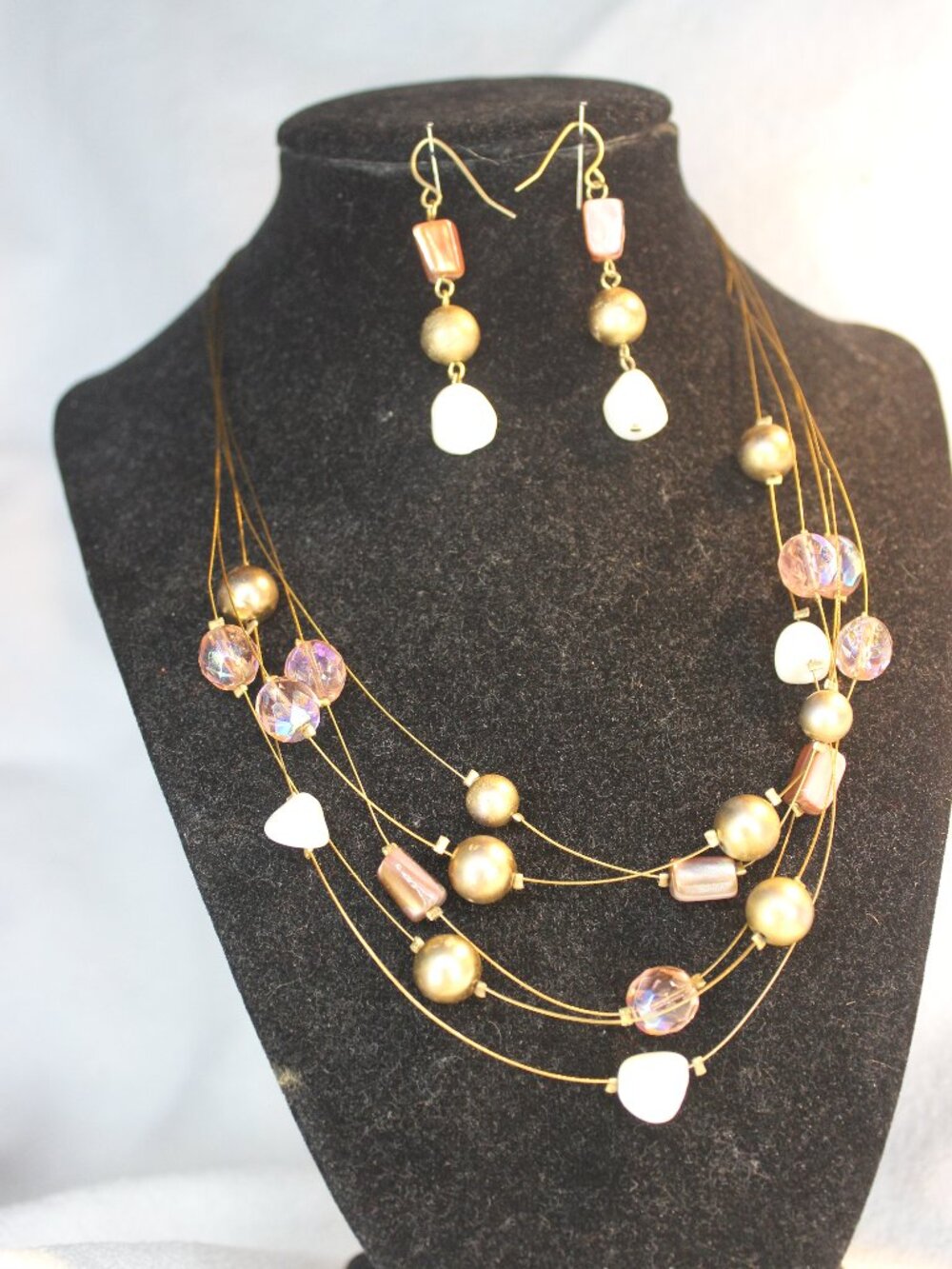 Pink and gold Wire necklace and earrings set.